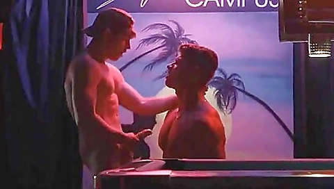Amateur brunette gets cum in the face of her lover