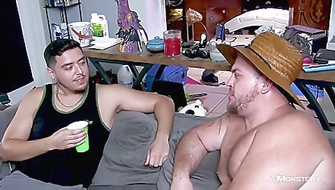 Bareback movie with a gorgeous brunette and her buddy