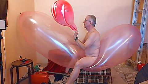 Horny old man loves watching himself cum in hot amateur porn
