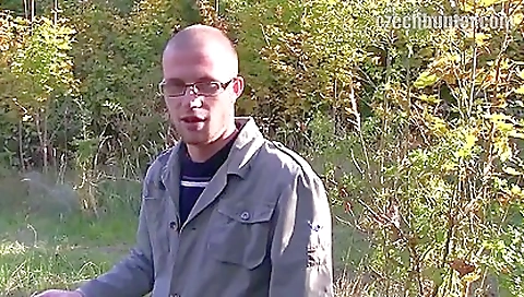 Outdoor bareback sex video with a big dick and a girlfriend
