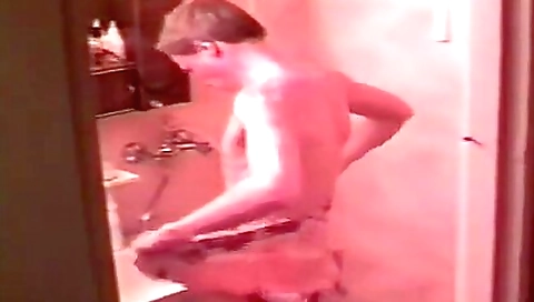 Amateur video with a man that doesn't understand what he is doing