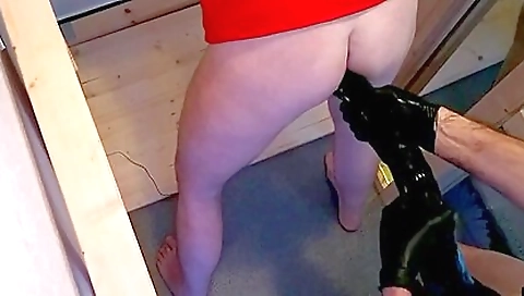 Amateur spanking with a nice massage on her snatch